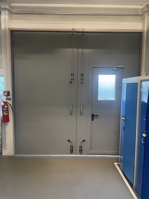 Ворота с окном