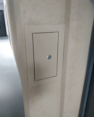 Небольшой люк